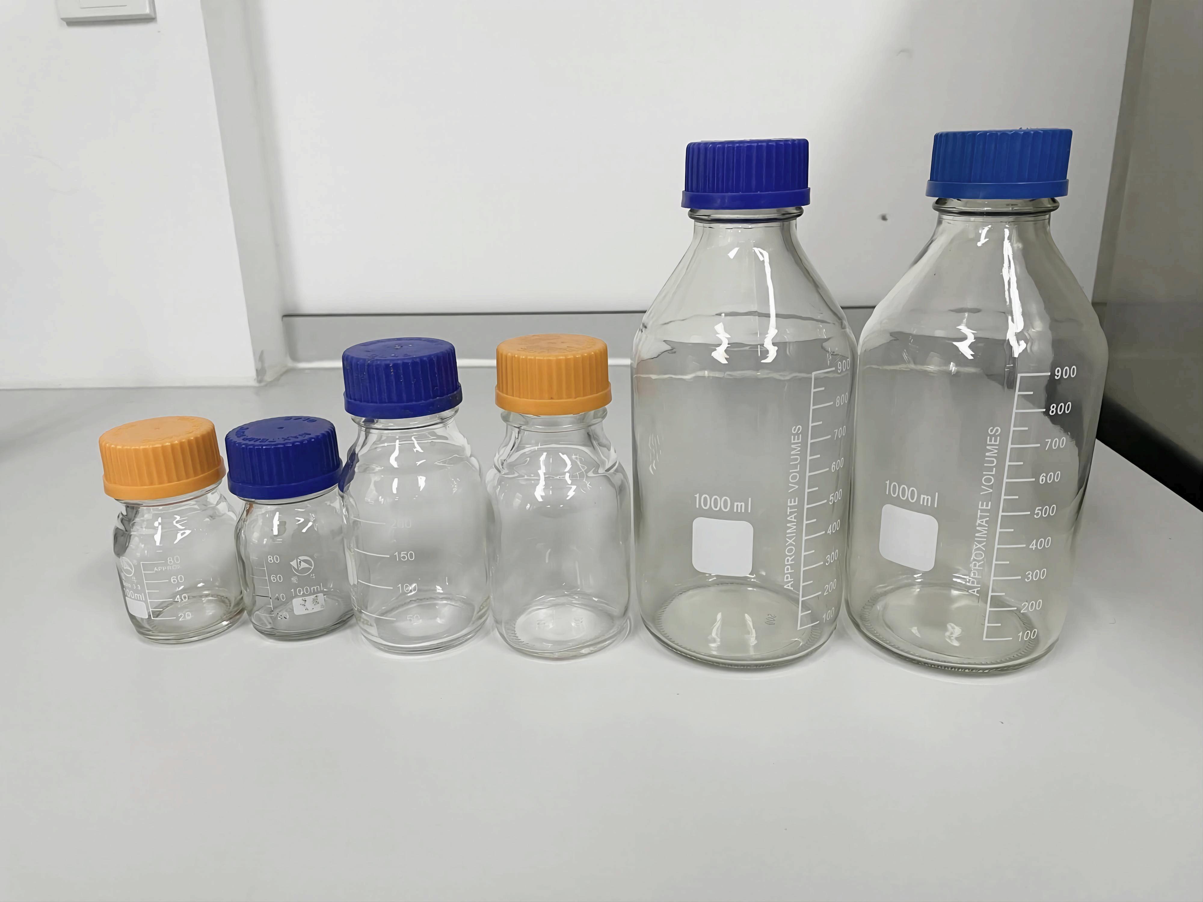 喜瓶者洗瓶機(jī)是如何清洗藍(lán)蓋瓶的？